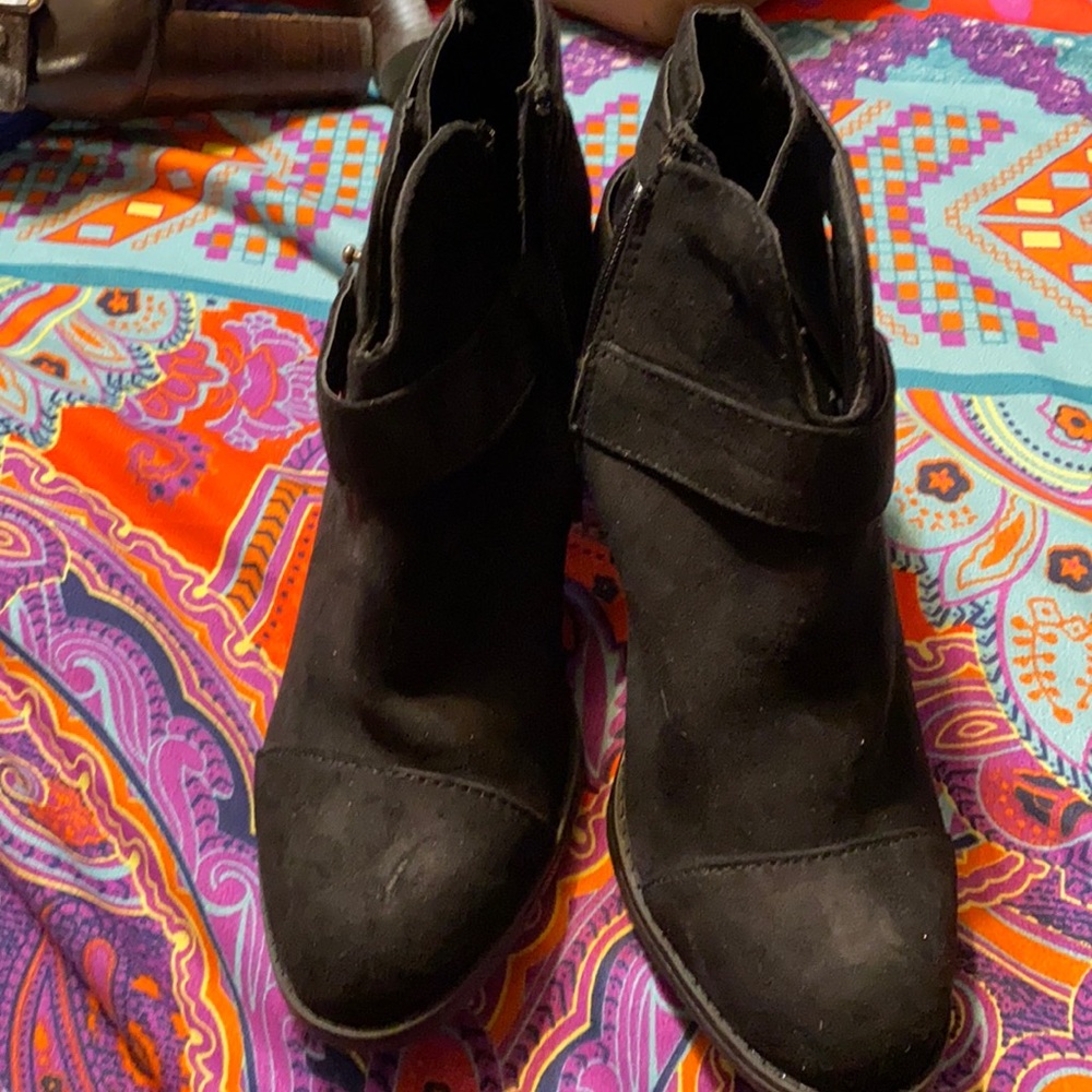 Black  suede look. shoe boots🔥🔥🔥 with stylish only buckle